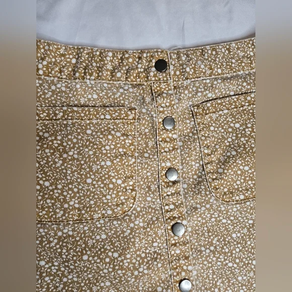 Kimchi Blue Tan Floral Mini Skirt – Button-Up Jean Style, Size 4 🌼 - Picture 2 of 5